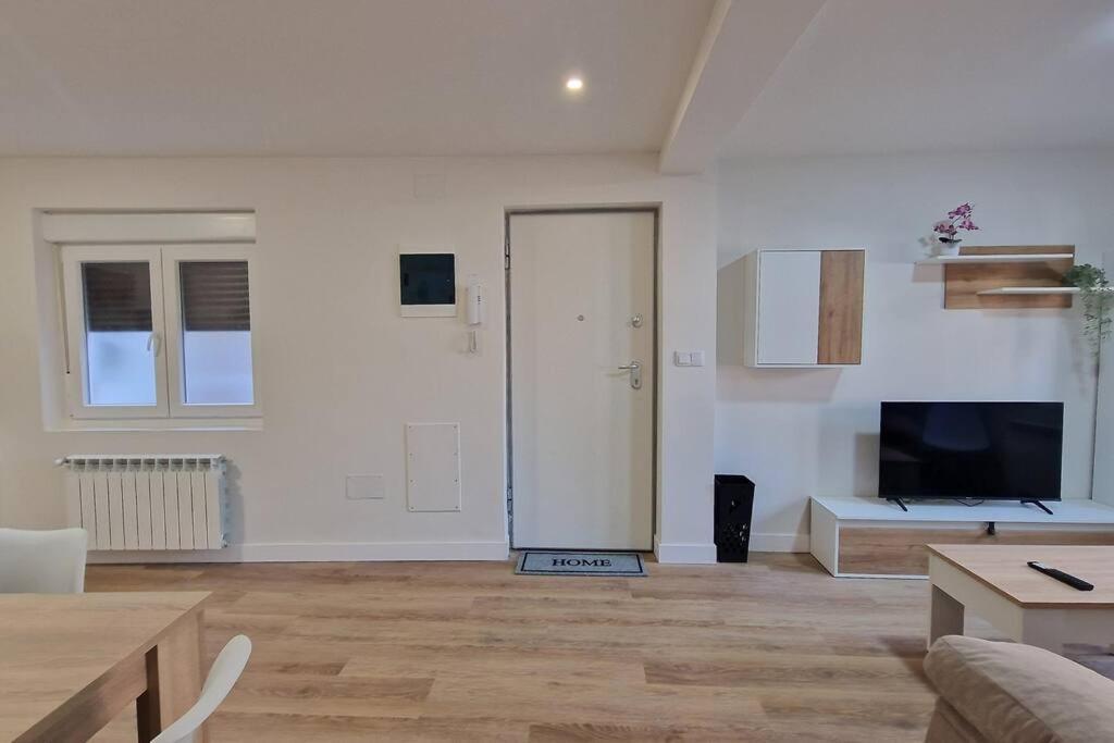 Apartamento Aires De Tineo Oviedo Luaran gambar